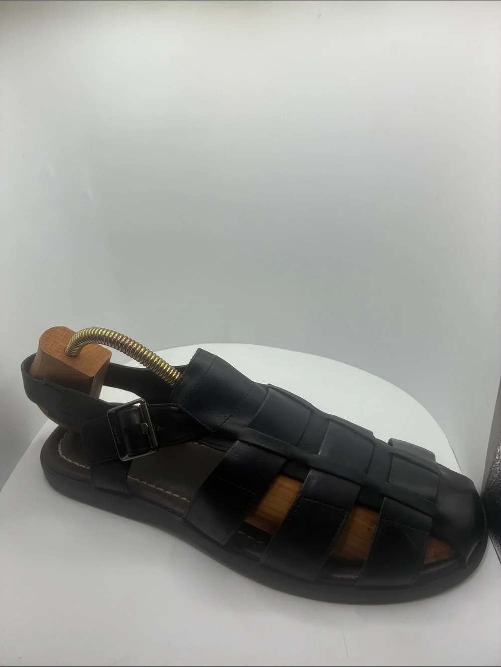 COLE HAAN MENS  LEATHER FISHERMAN SANDAL  GUN METAL BUCKLE DESIGN 9M